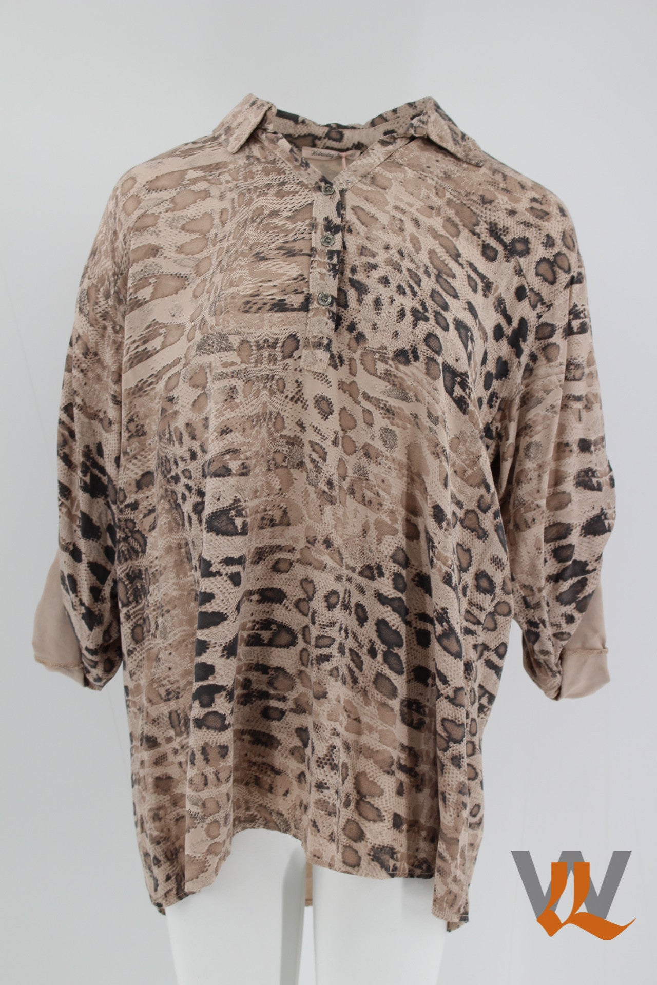LONG SLEEVE ANIMAL PRINT SHIRT